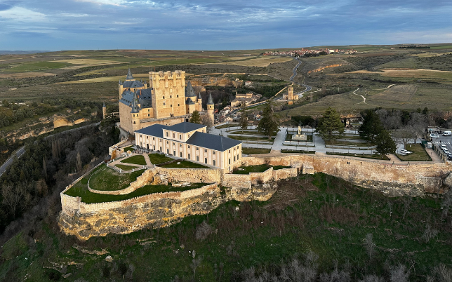 Vuelo en globo sobre el Alcázar de Segovia al amanecer con Voyager Balloons EU🎈🏰