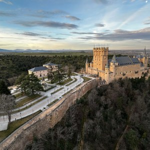 vuelo en globo segovia al amanecer alcazar acueducto aventura madrid
